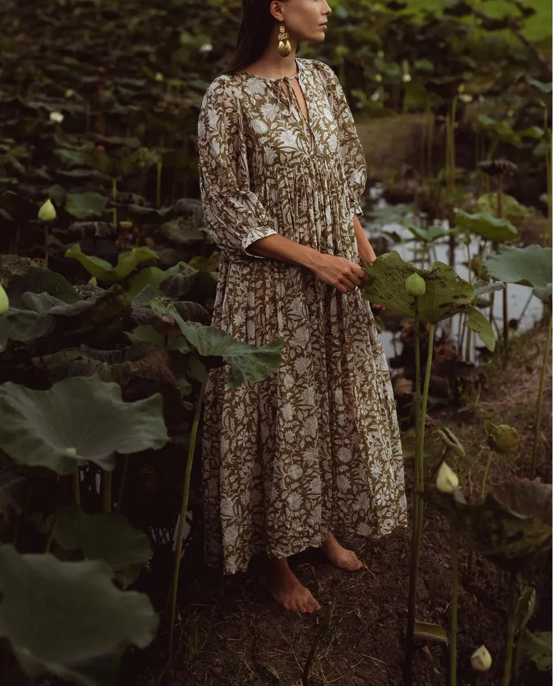 Floral Print Boho Puff Sleeve Maxi Dresses Flowy V Neck Sundresses for Women Ruffle Smocked Tiered Loose Long Dresses