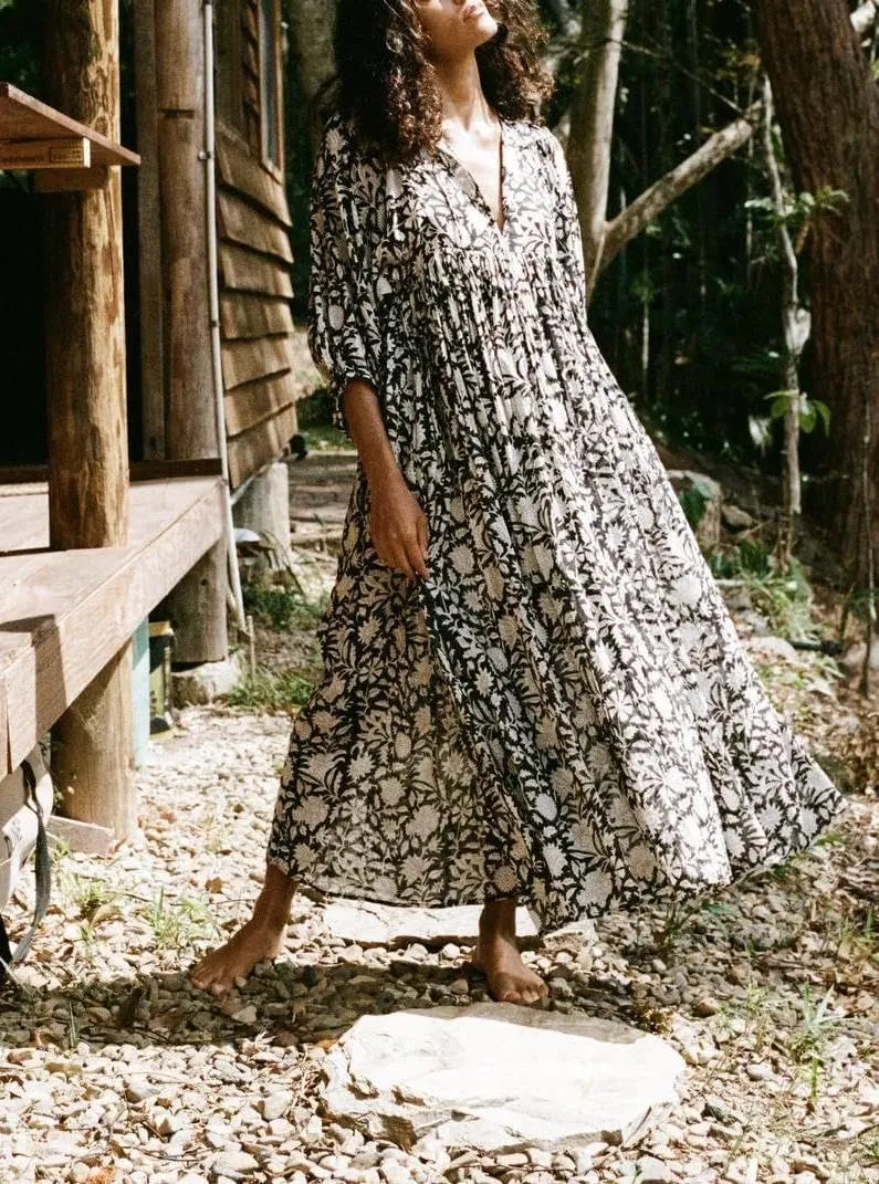 Floral Print Boho Puff Sleeve Maxi Dresses Flowy V Neck Sundresses for Women Ruffle Smocked Tiered Loose Long Dresses