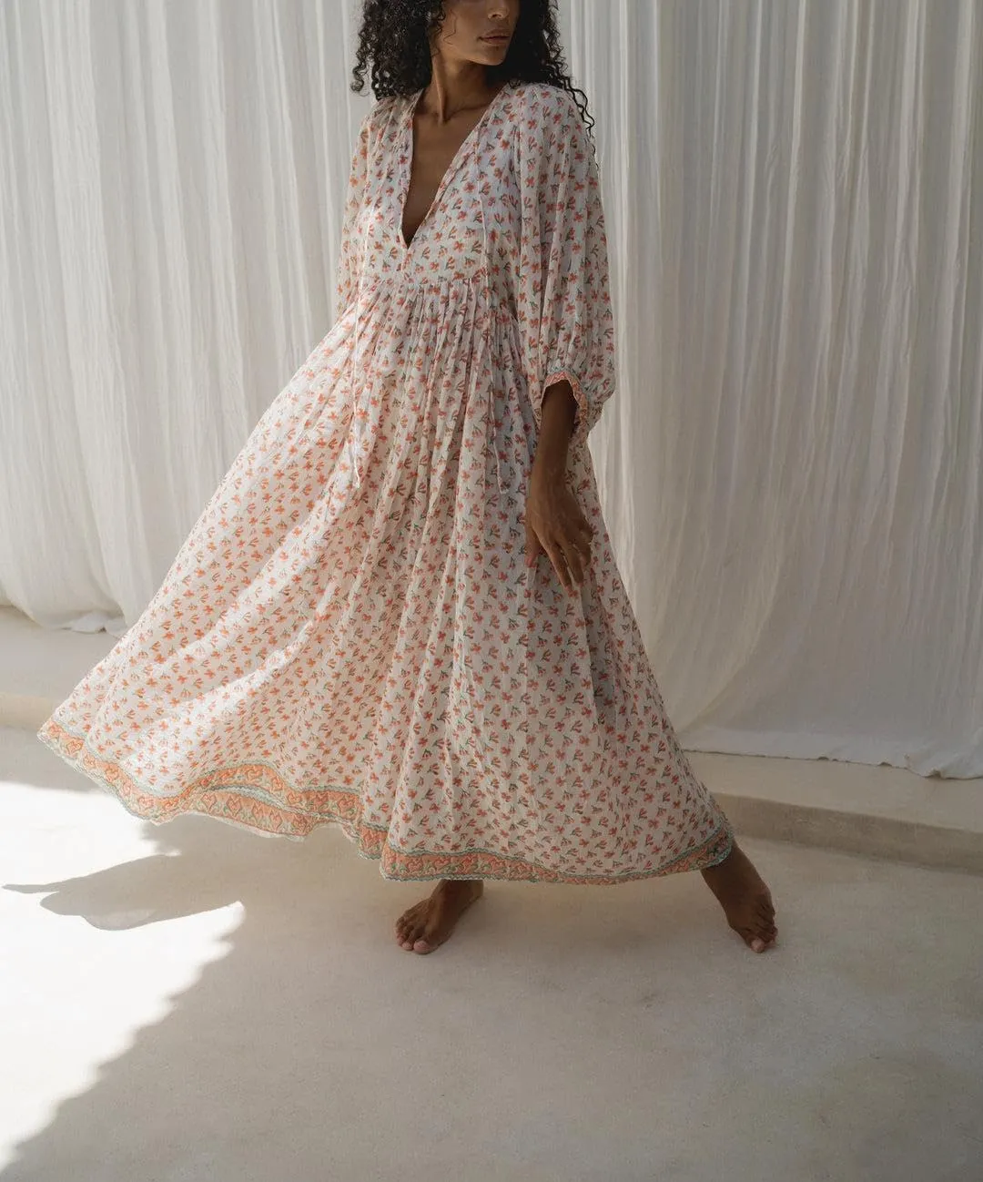 Floral Print Boho Puff Sleeve Maxi Dresses Flowy V Neck Sundresses for Women Ruffle Smocked Tiered Loose Long Dresses