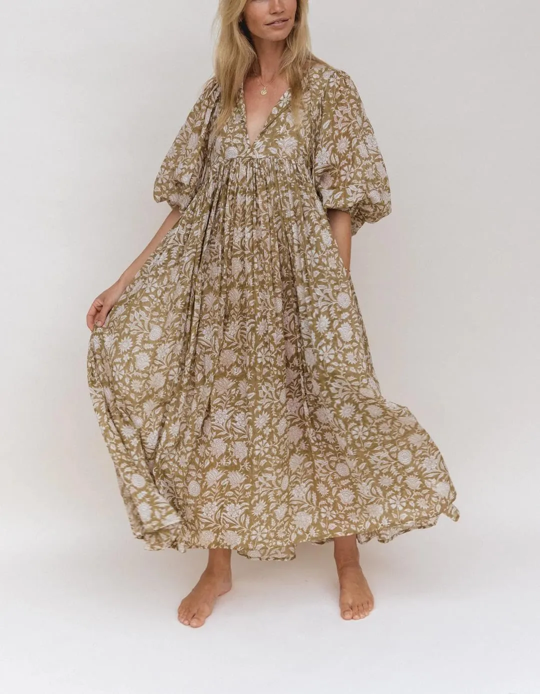 Floral Print Boho Puff Sleeve Maxi Dresses Flowy V Neck Sundresses for Women Ruffle Smocked Tiered Loose Long Dresses