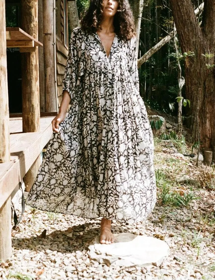 Floral Print Boho Puff Sleeve Maxi Dresses Flowy V Neck Sundresses for Women Ruffle Smocked Tiered Loose Long Dresses