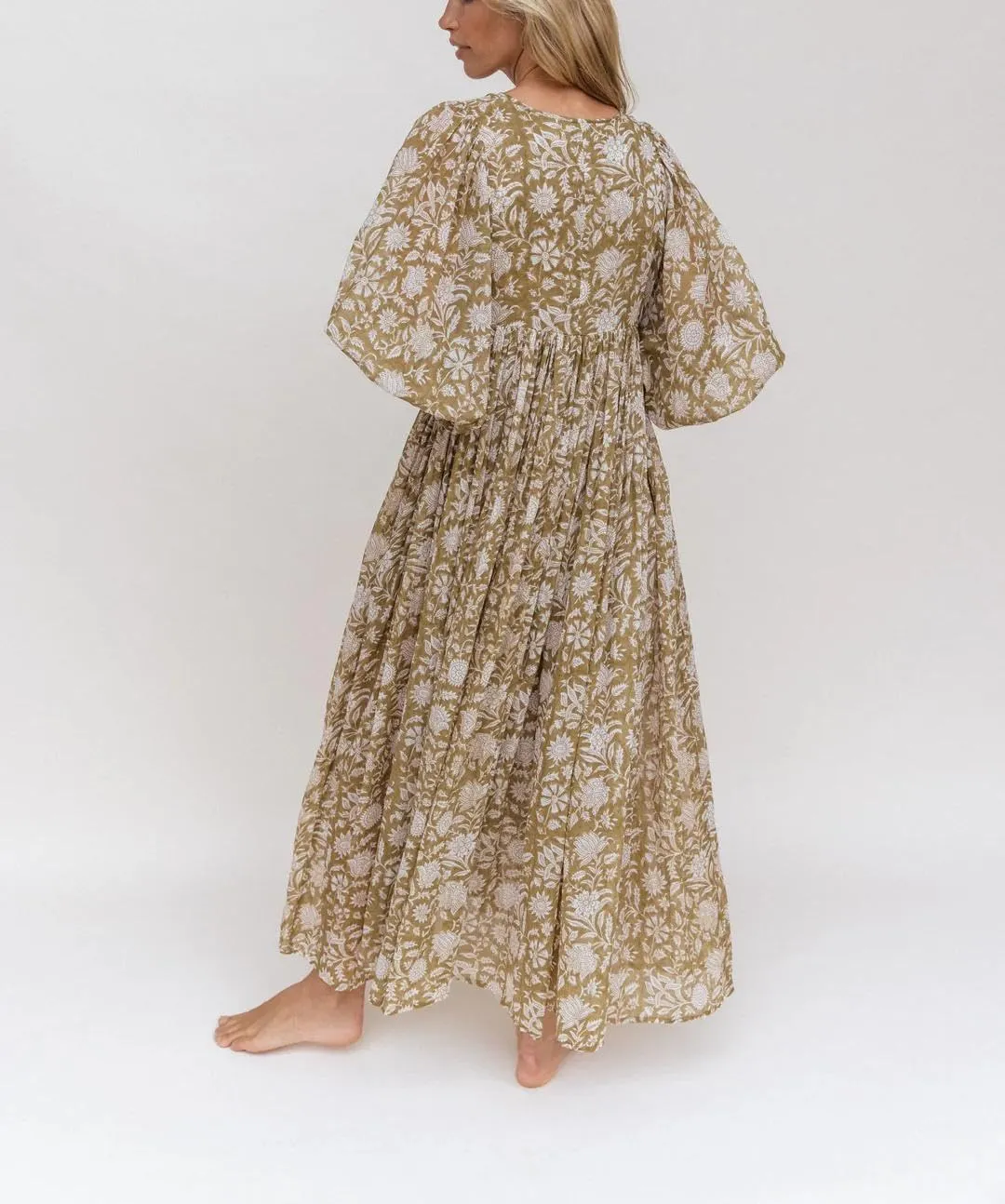 Floral Print Boho Puff Sleeve Maxi Dresses Flowy V Neck Sundresses for Women Ruffle Smocked Tiered Loose Long Dresses